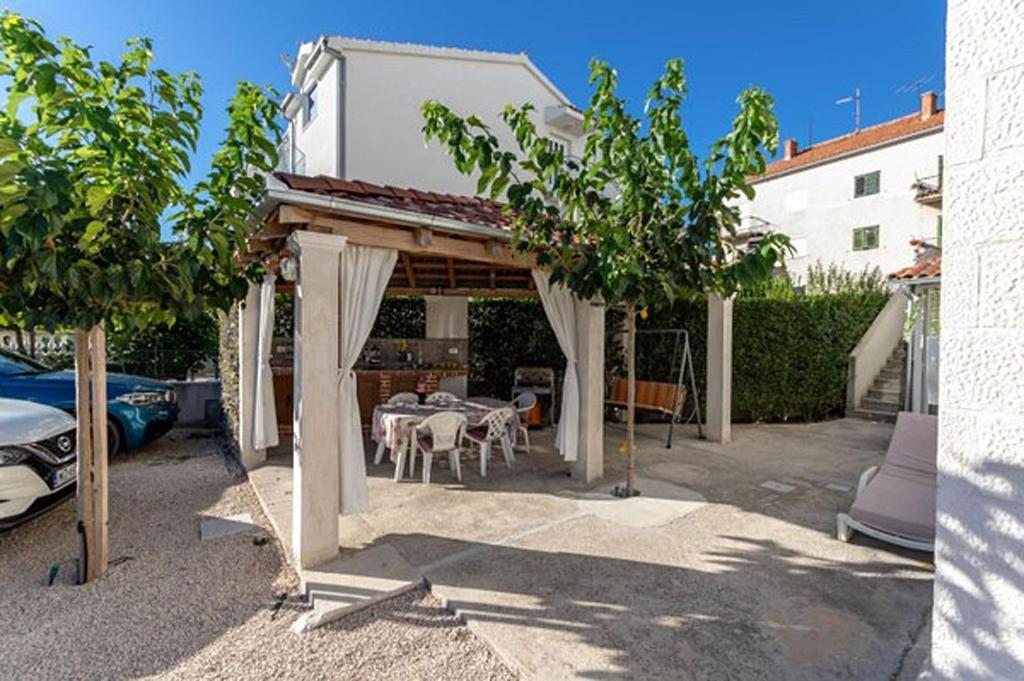 Apartments By The Sea Rogoznica - 12995 Exterior photo